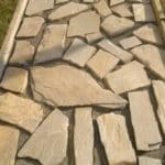 Как приручить природу: укладка дикого камня на участке своими руками
